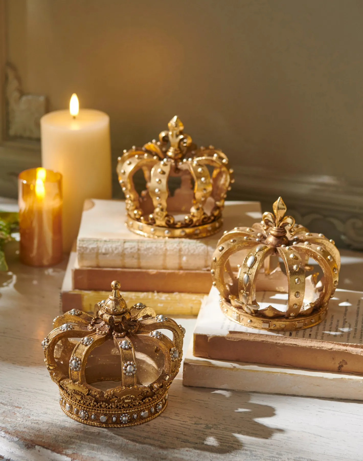 Raz Imports Raz 5" Gold Crown Christmas Figure Decoration 4412121