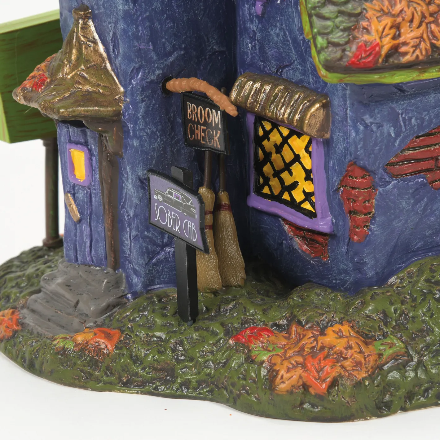 Department 56 Snow Village Halloween Monstertini's Nightclub Building 6013602